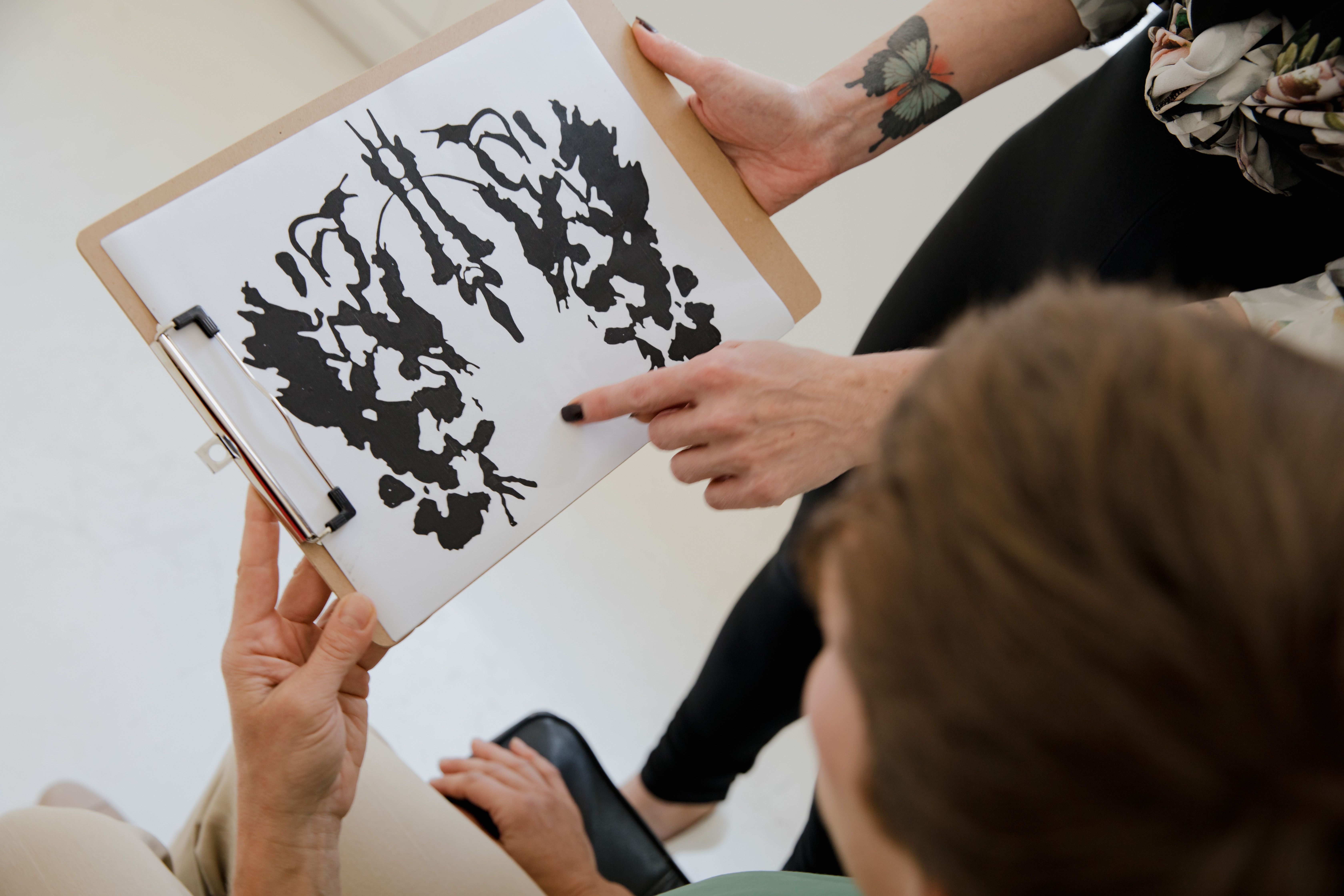 Como ajudar alguém com depressão: o que fazer e o que evitar